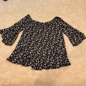 Like new cold shoulder top